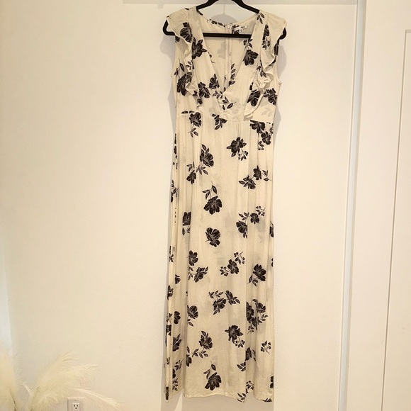 Amuse Society The Carolina Maxi Dress Tropical Floral
Pattern Ruffle Sleeve - Picture 4 of 9